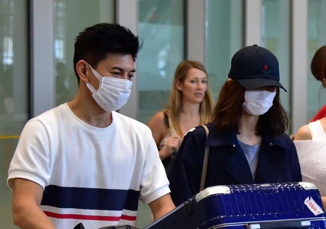 狂虐单身汪 吴奇隆刘诗诗机场秀恩爱