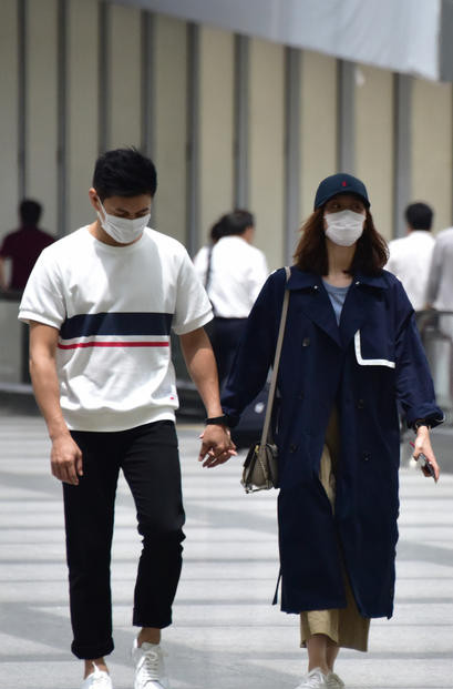 狂虐单身汪 吴奇隆刘诗诗机场秀恩爱