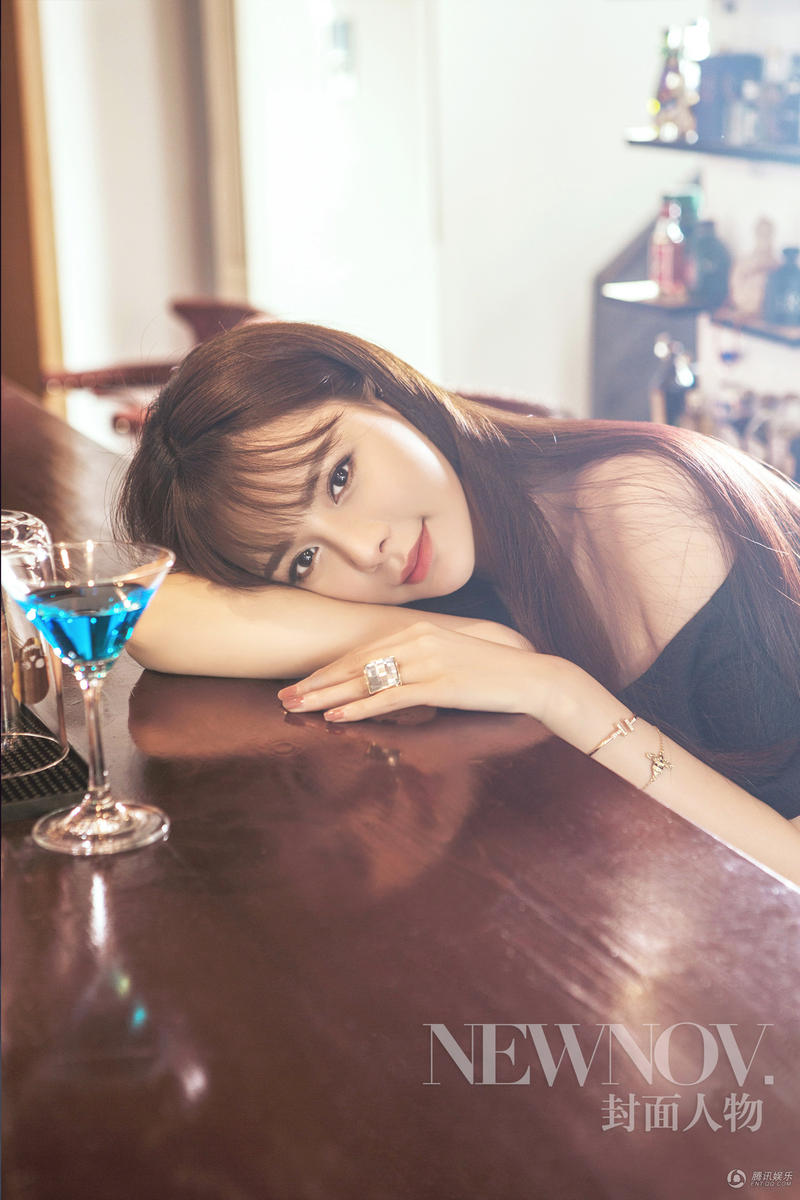 沈梦辰大片文艺性感 打造夏日纯美风