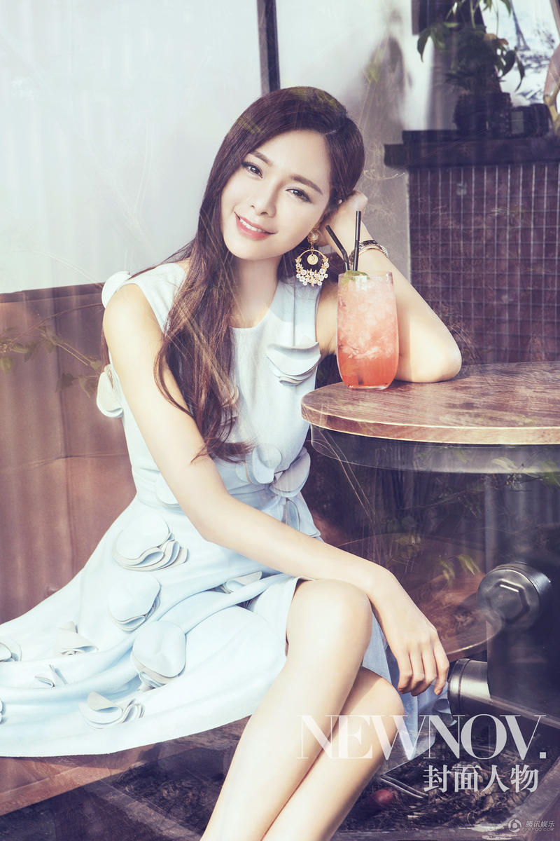 沈梦辰大片文艺性感 打造夏日纯美风