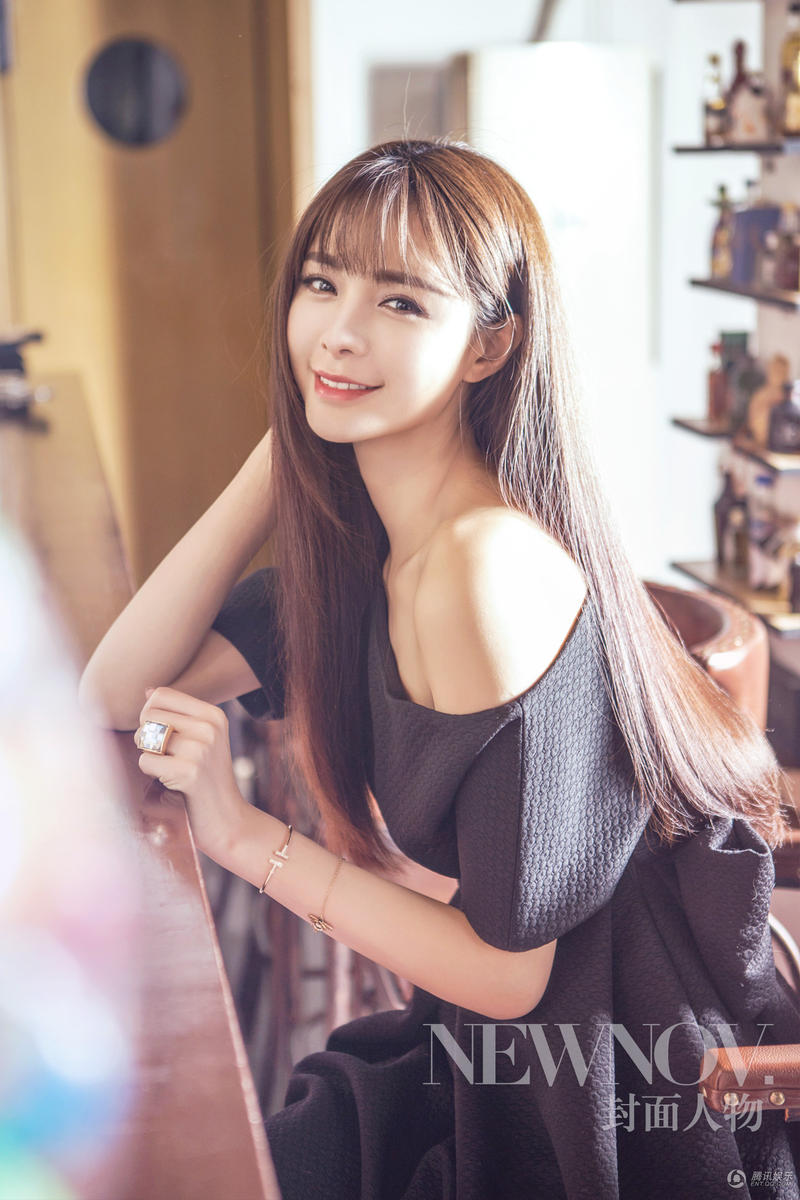 沈梦辰大片文艺性感 打造夏日纯美风