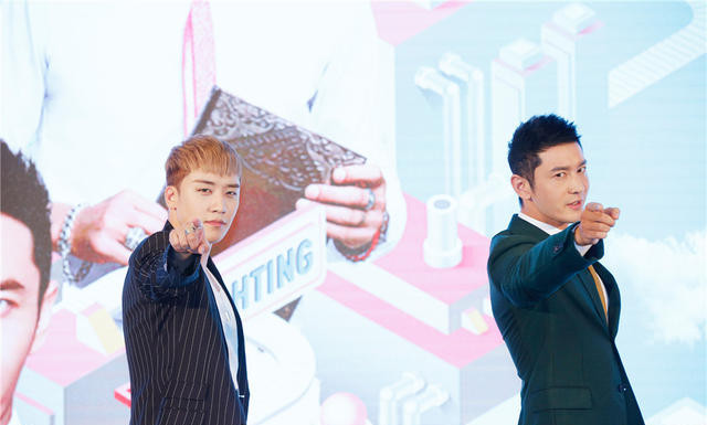 黄晓明向Bigbang胜利学舞 颠覆形象成呆萌boss