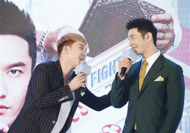 黄晓明向Bigbang胜利学舞 颠覆形象成呆萌boss