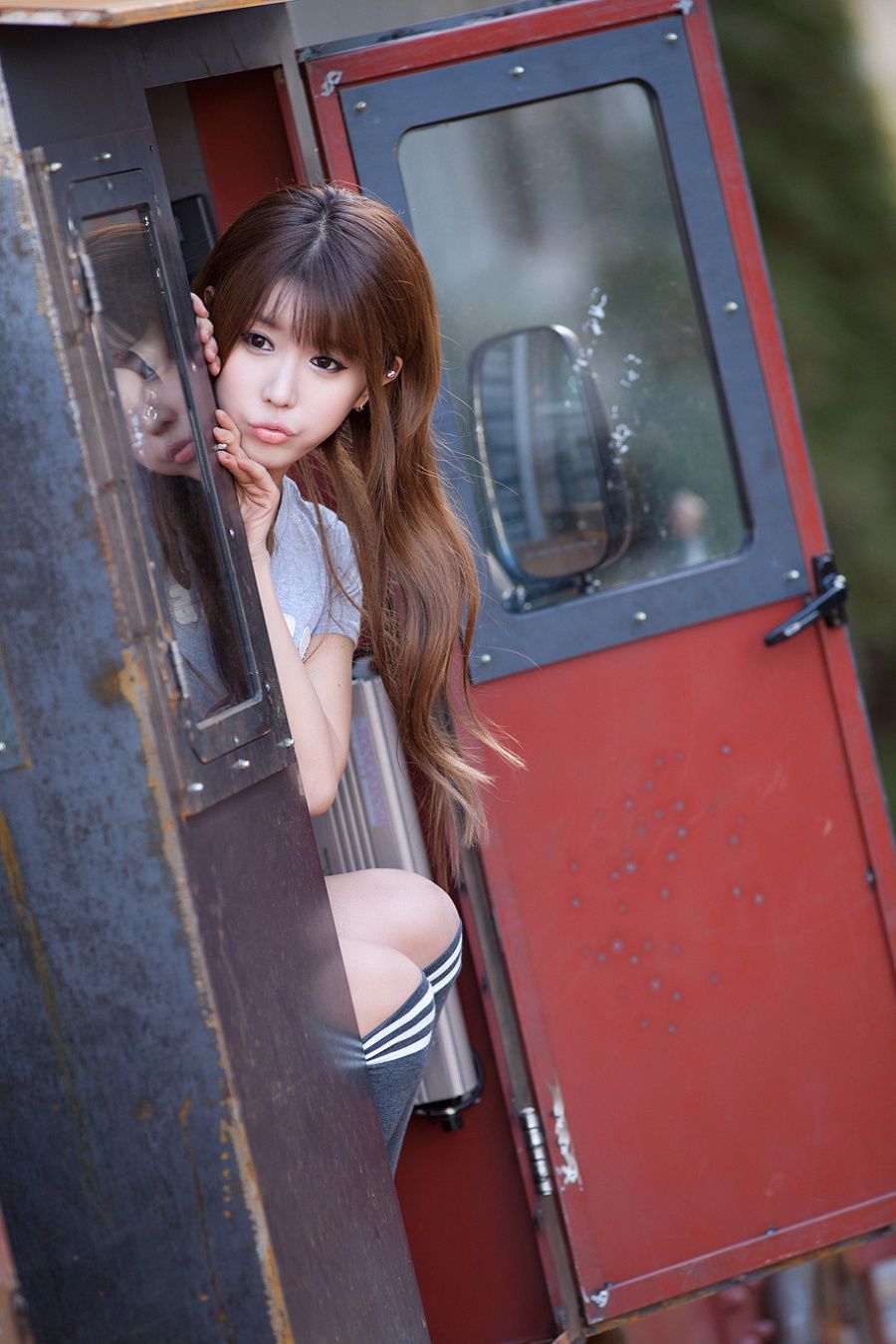 青春妹子大秀性感白嫩美腿