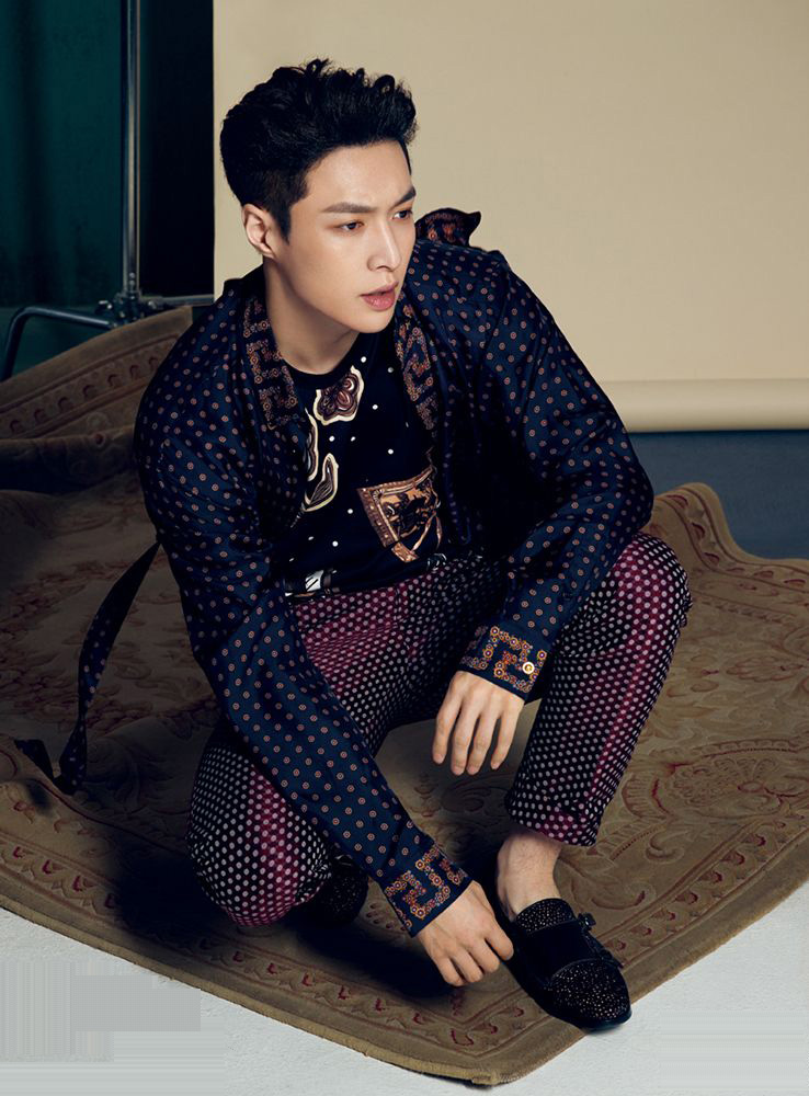 张艺兴性感登封面 露人鱼线点燃狼性诱惑