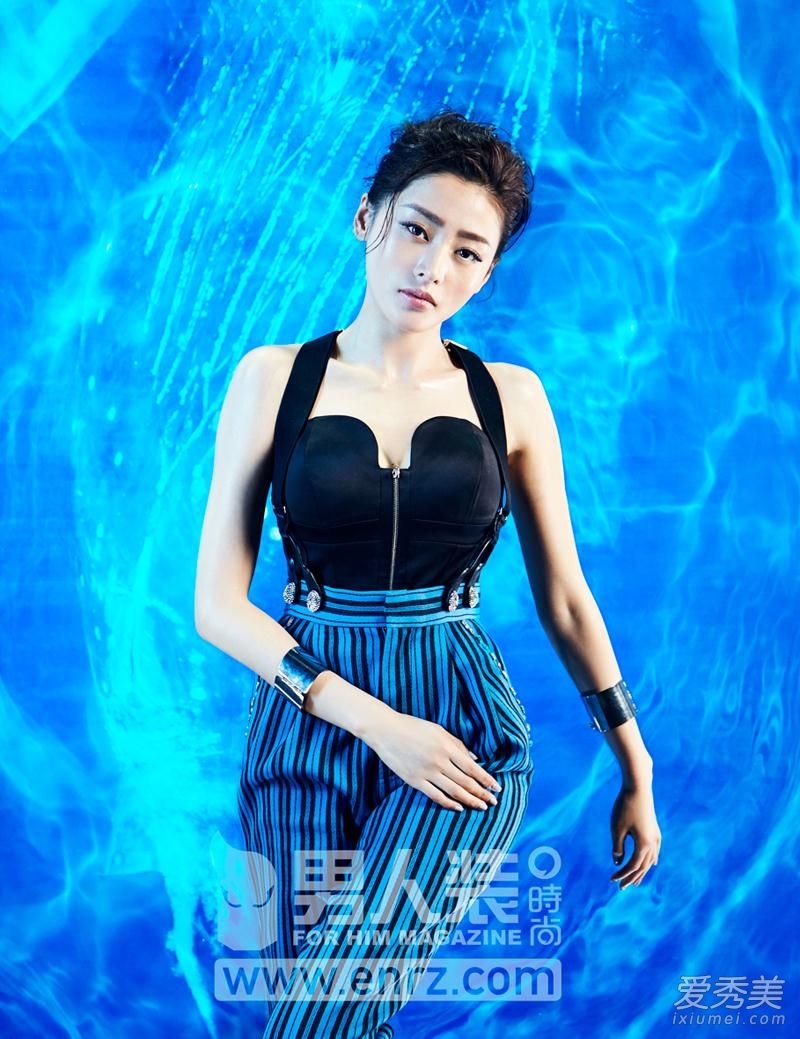 太子妃张天爱登《男人装》化身性感拳手