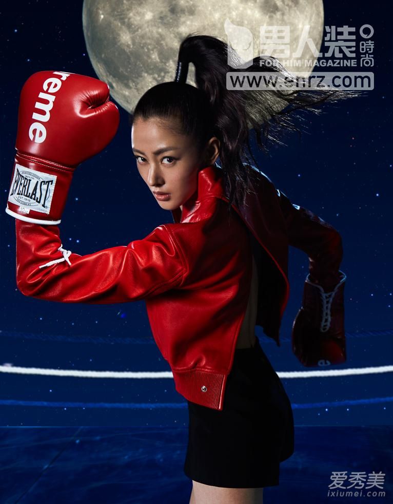 太子妃张天爱登《男人装》化身性感拳手