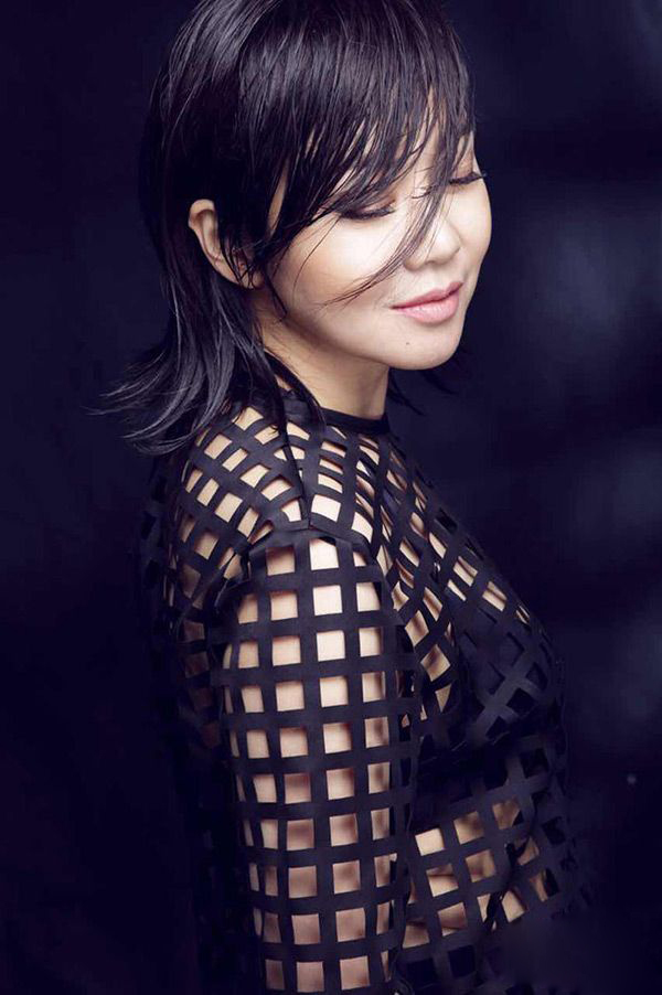 闫妮这么有料 写真颠覆形象大秀酥胸