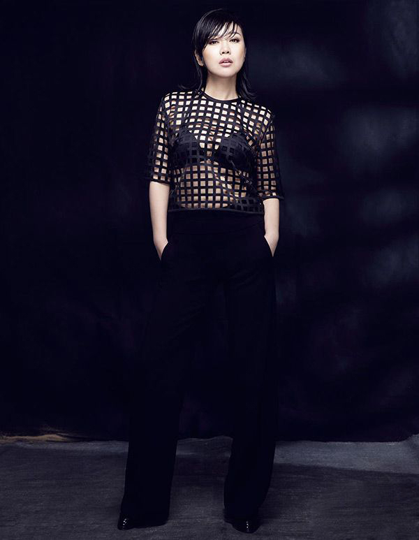 闫妮这么有料 写真颠覆形象大秀酥胸