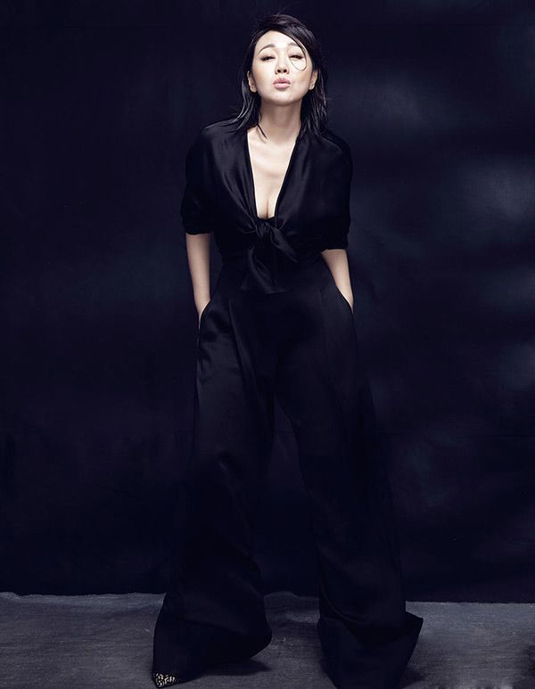 闫妮这么有料 写真颠覆形象大秀酥胸