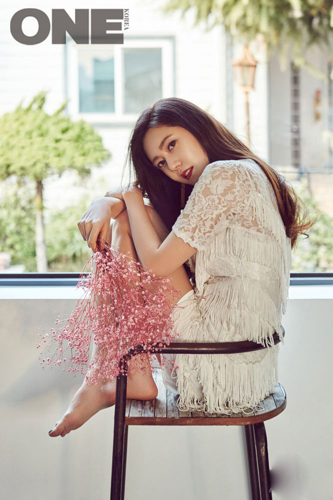 秋瓷炫韩国杂志封面 浪漫演绎初夏清新