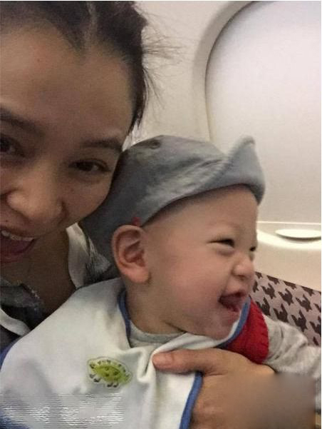 徐若瑄首带爱子拍大片 母子华丽出镜