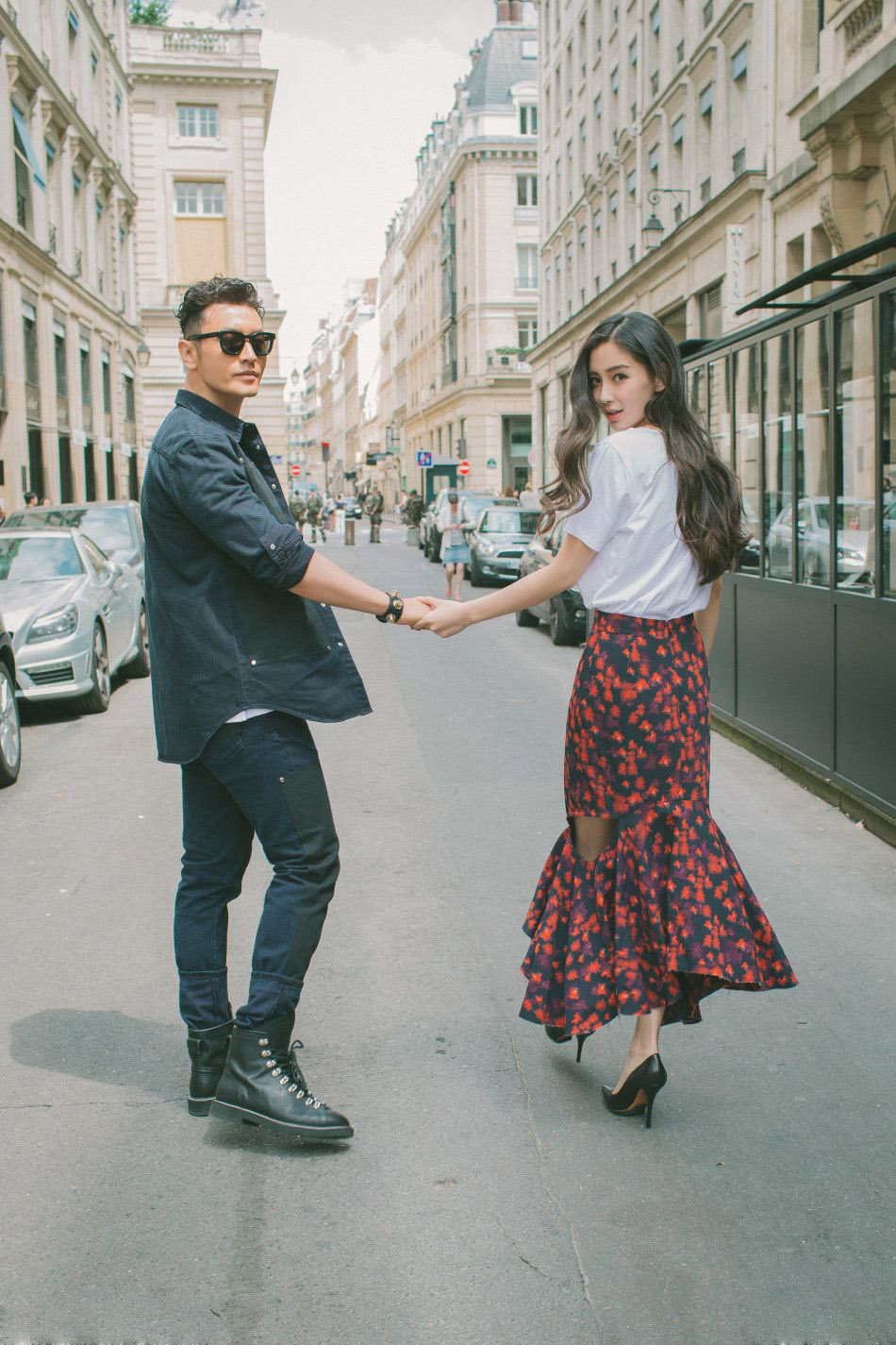 黄晓明baby巴黎秀恩爱 十指紧扣甜死人