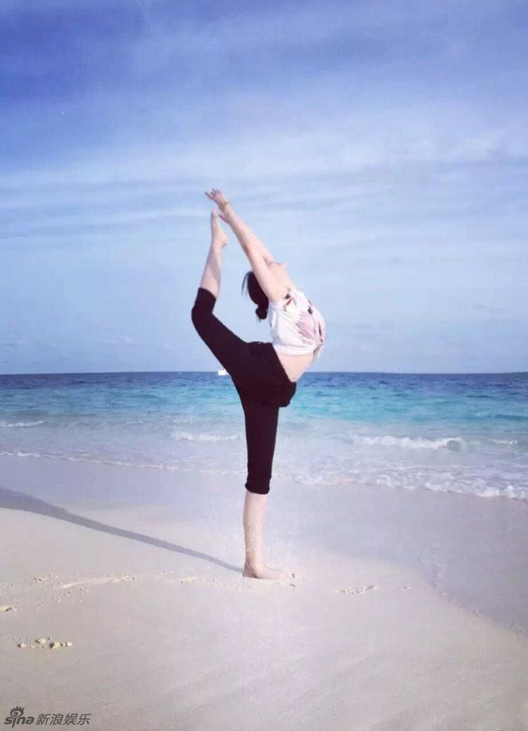 赵本山19岁女儿私照活泼可爱