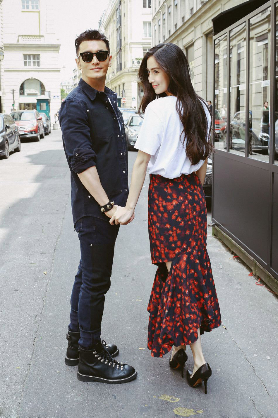 黄晓明baby巴黎秀恩爱 十指紧扣甜死人