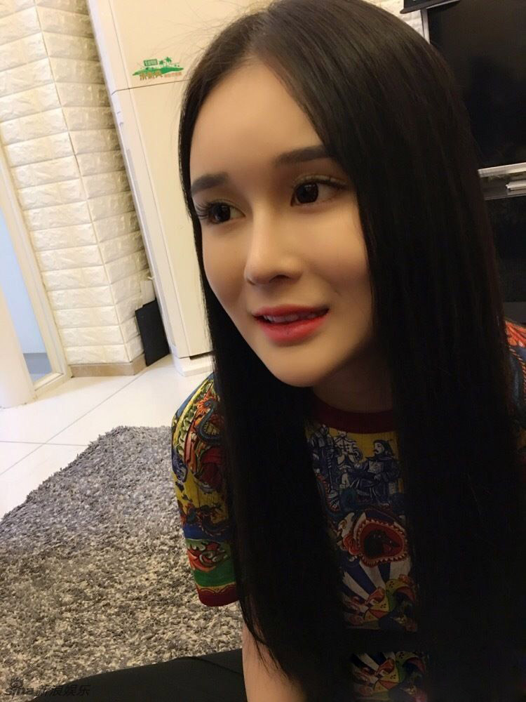 赵本山19岁女儿私照活泼可爱