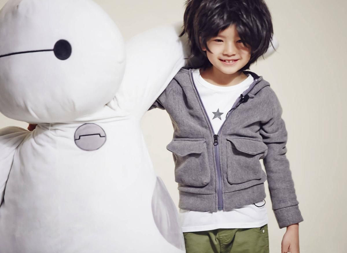 董洁再披婚纱明艳动人 鬼马顶顶惊喜献花