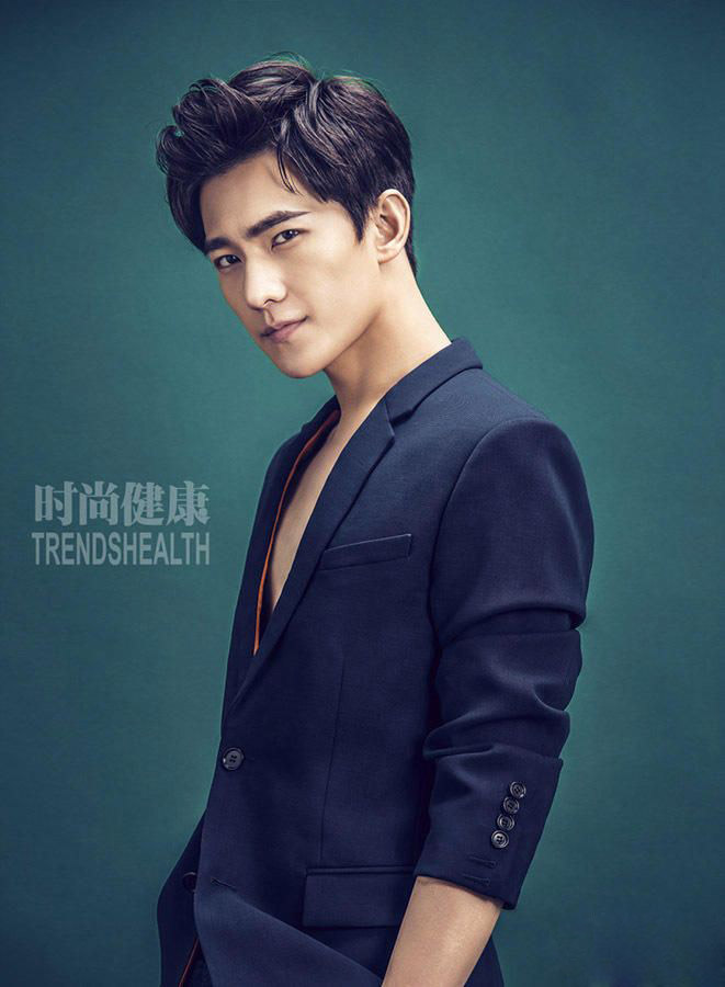 杨洋封面大片 十里鲜花不如微微一笑