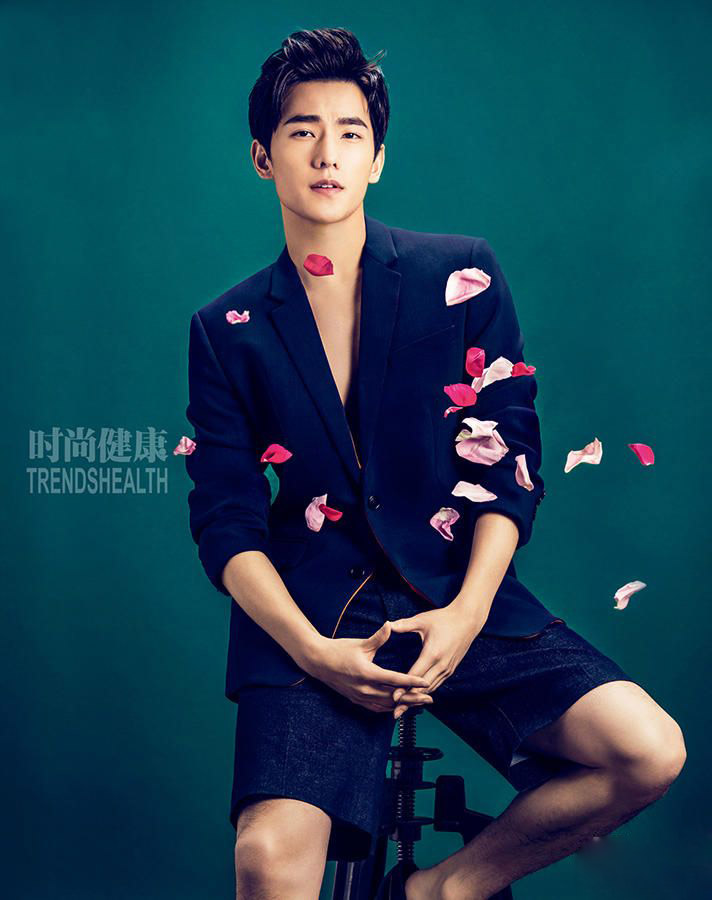 杨洋封面大片 十里鲜花不如微微一笑