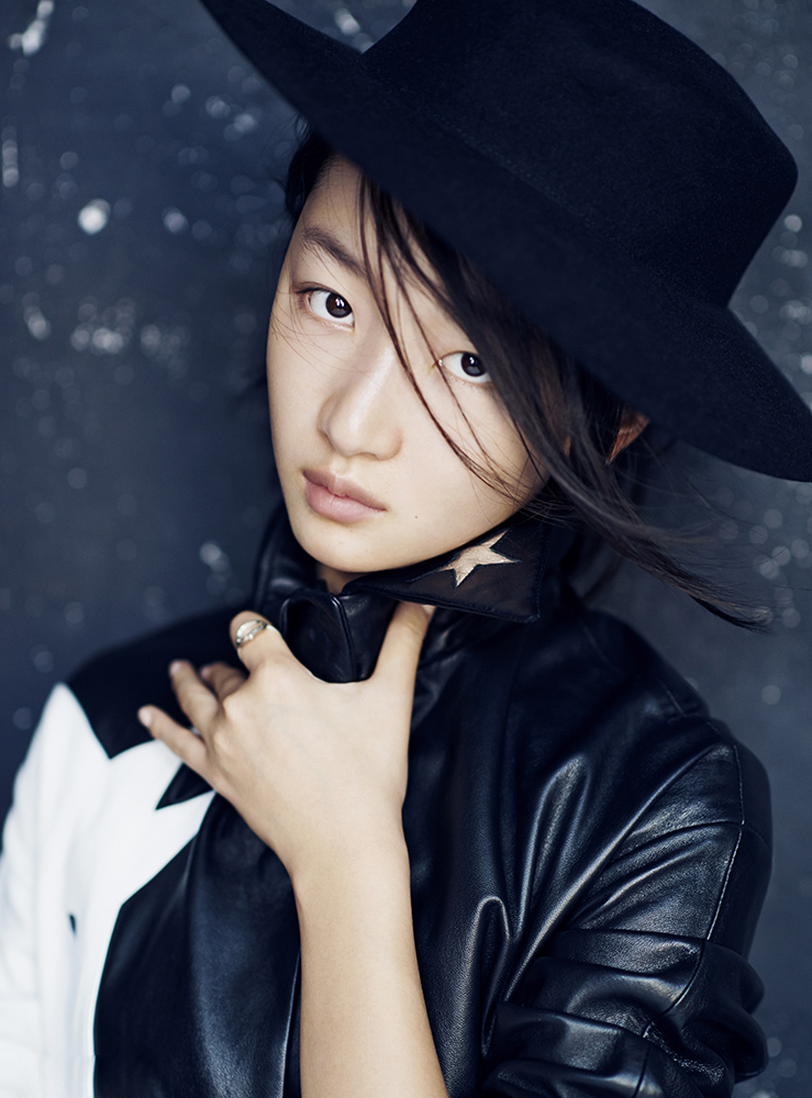 周冬雨最新时尚写真高清大图