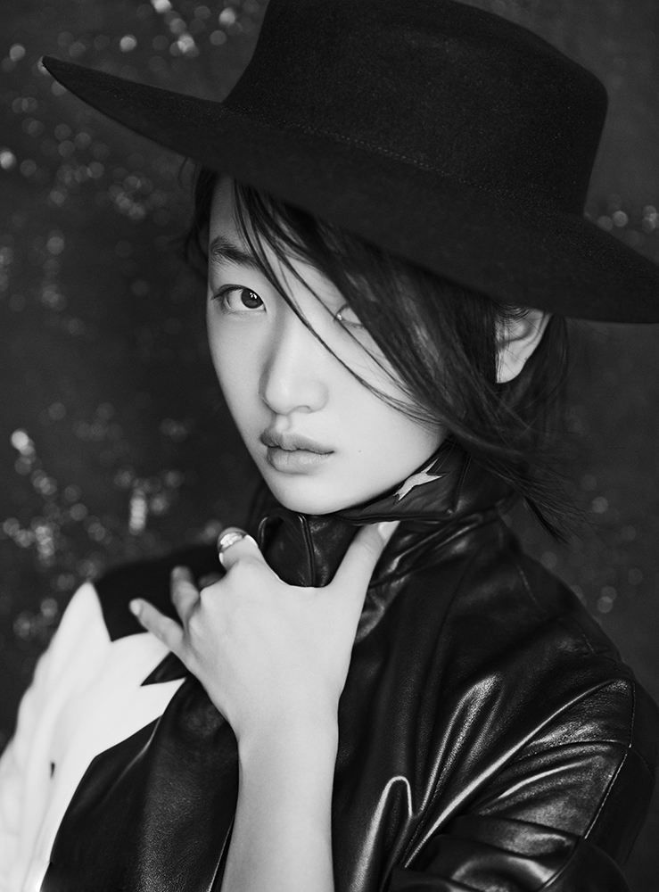 周冬雨最新时尚写真高清大图