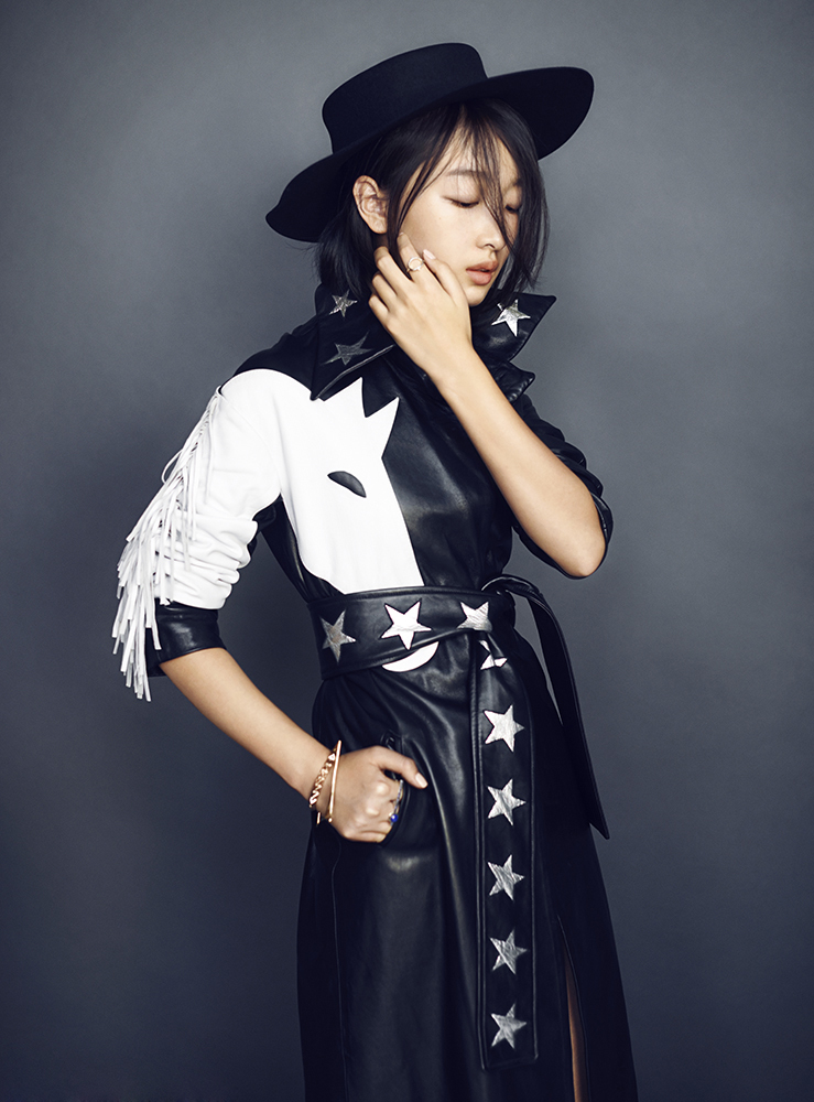 周冬雨最新时尚写真高清大图