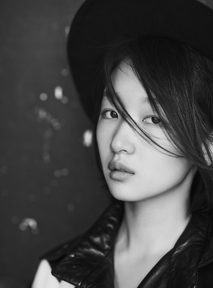 周冬雨最新时尚写真高清大图