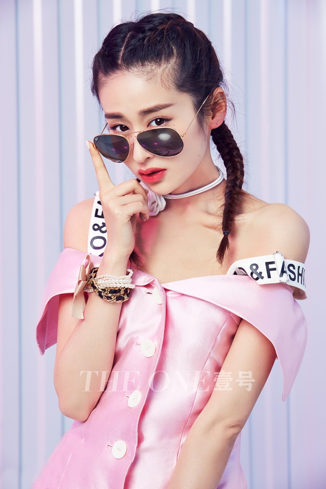 颖儿封面写真 俏皮可爱尽显时尚感