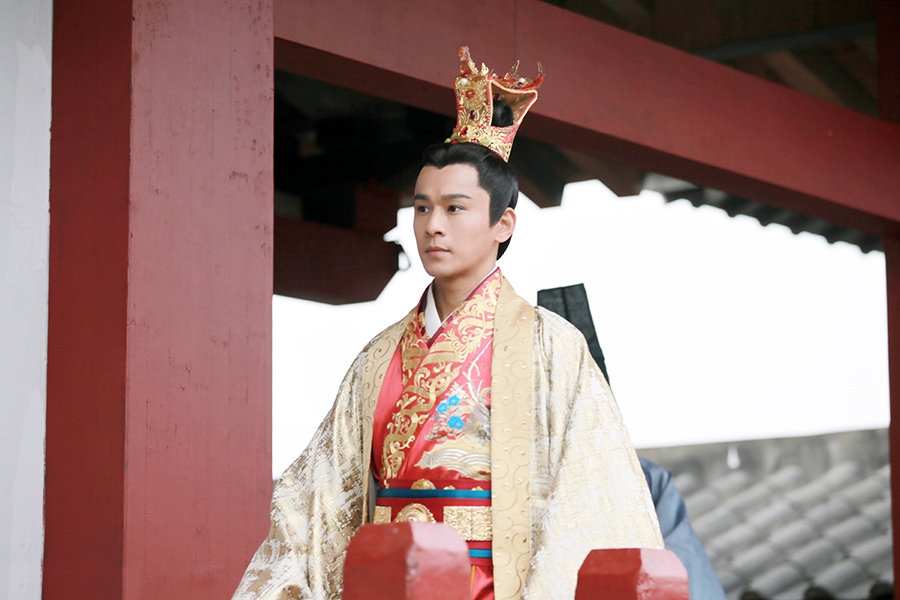 《思美人》曝乔振宇剧照 一展王者风范