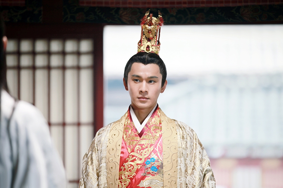 《思美人》曝乔振宇剧照 一展王者风范