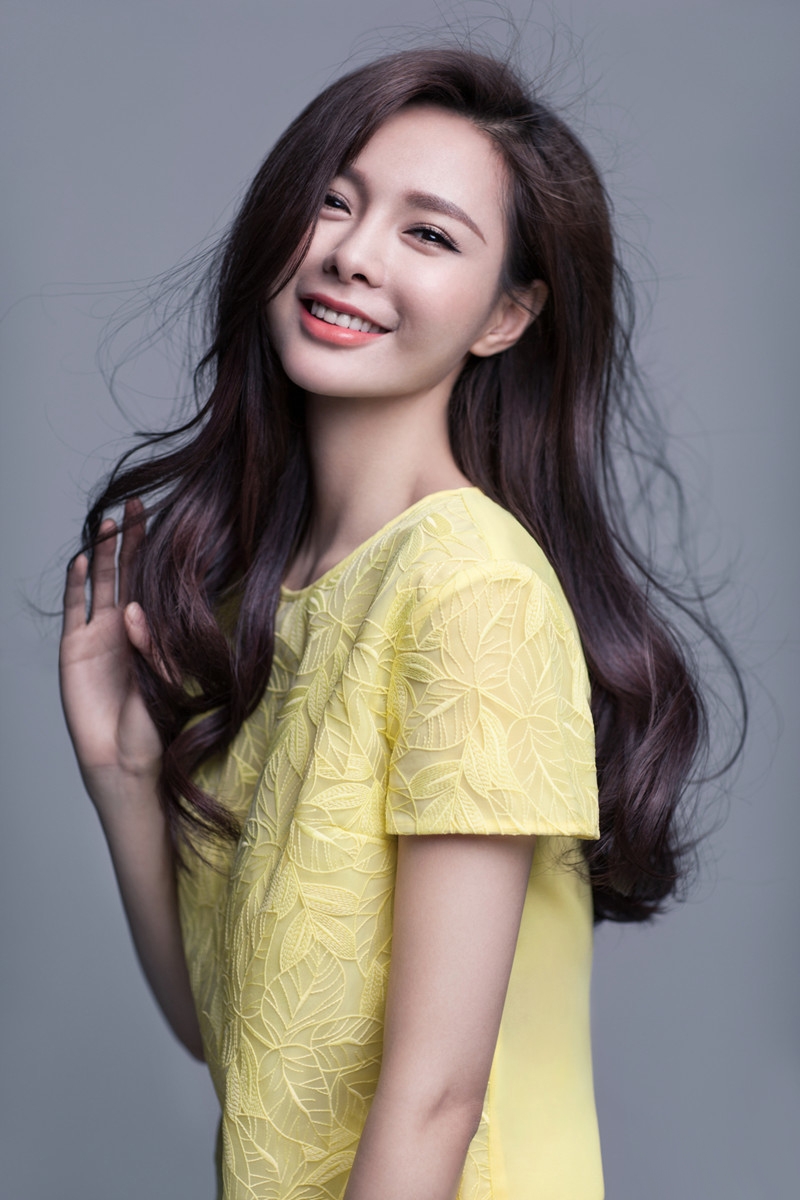 沈梦辰最新写真 风格优雅而大方