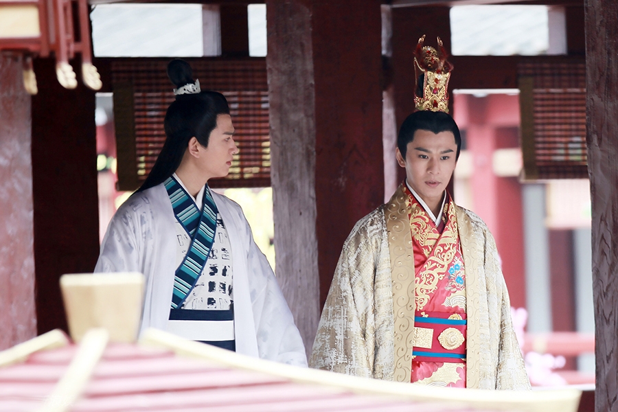 《思美人》曝乔振宇剧照 一展王者风范