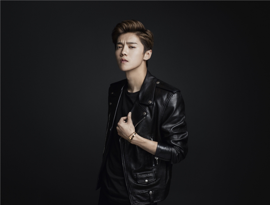 鹿晗冷酷写真 玩转黑白风帅气逼人