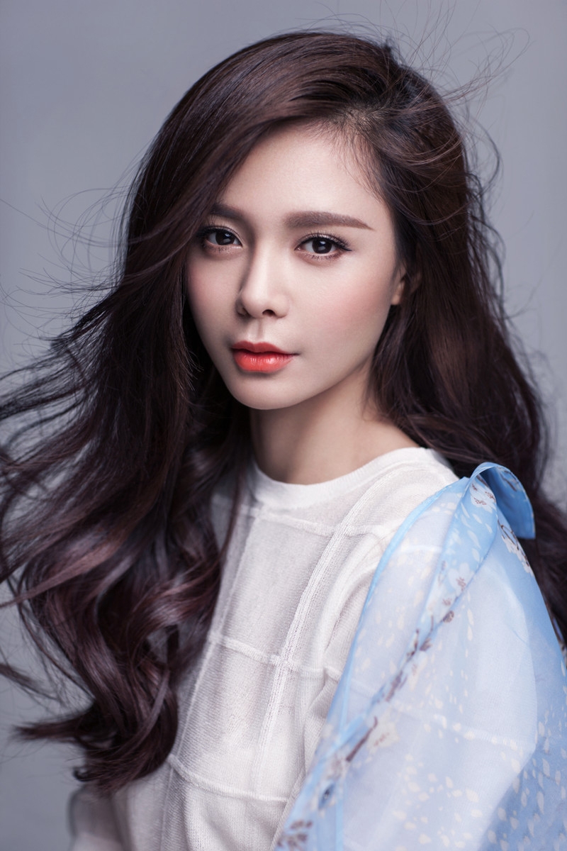 沈梦辰最新写真 风格优雅而大方