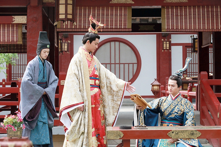 《思美人》曝乔振宇剧照 一展王者风范