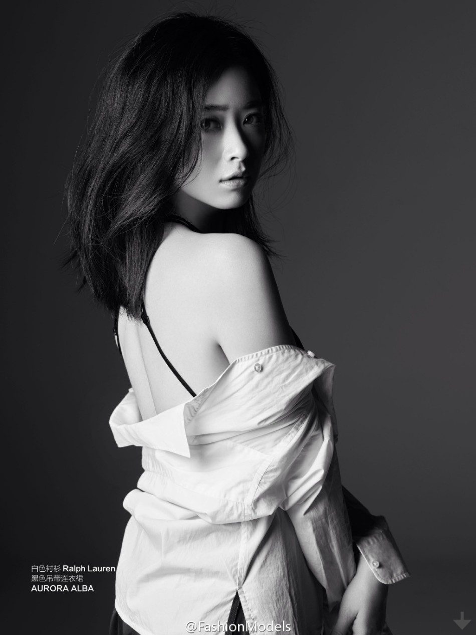 蒋欣罕见大尺度出镜 露美背玉腿性感妖艳