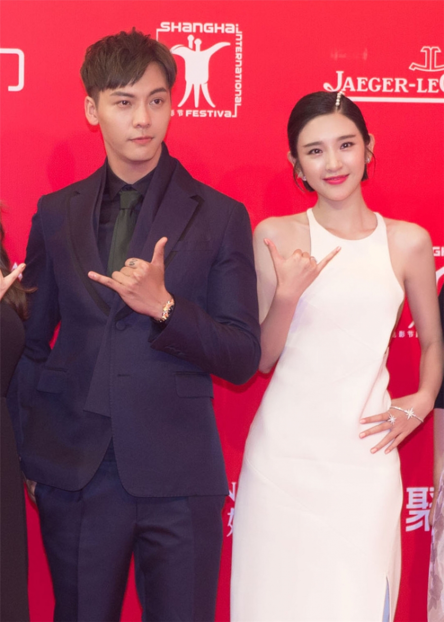 唐艺昕一袭长裙 亮相上海国际电影节