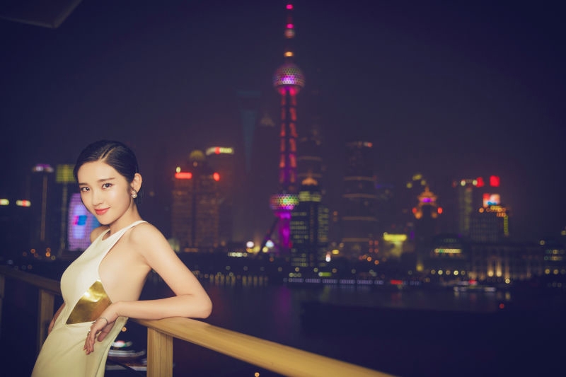 唐艺昕一袭长裙 亮相上海国际电影节