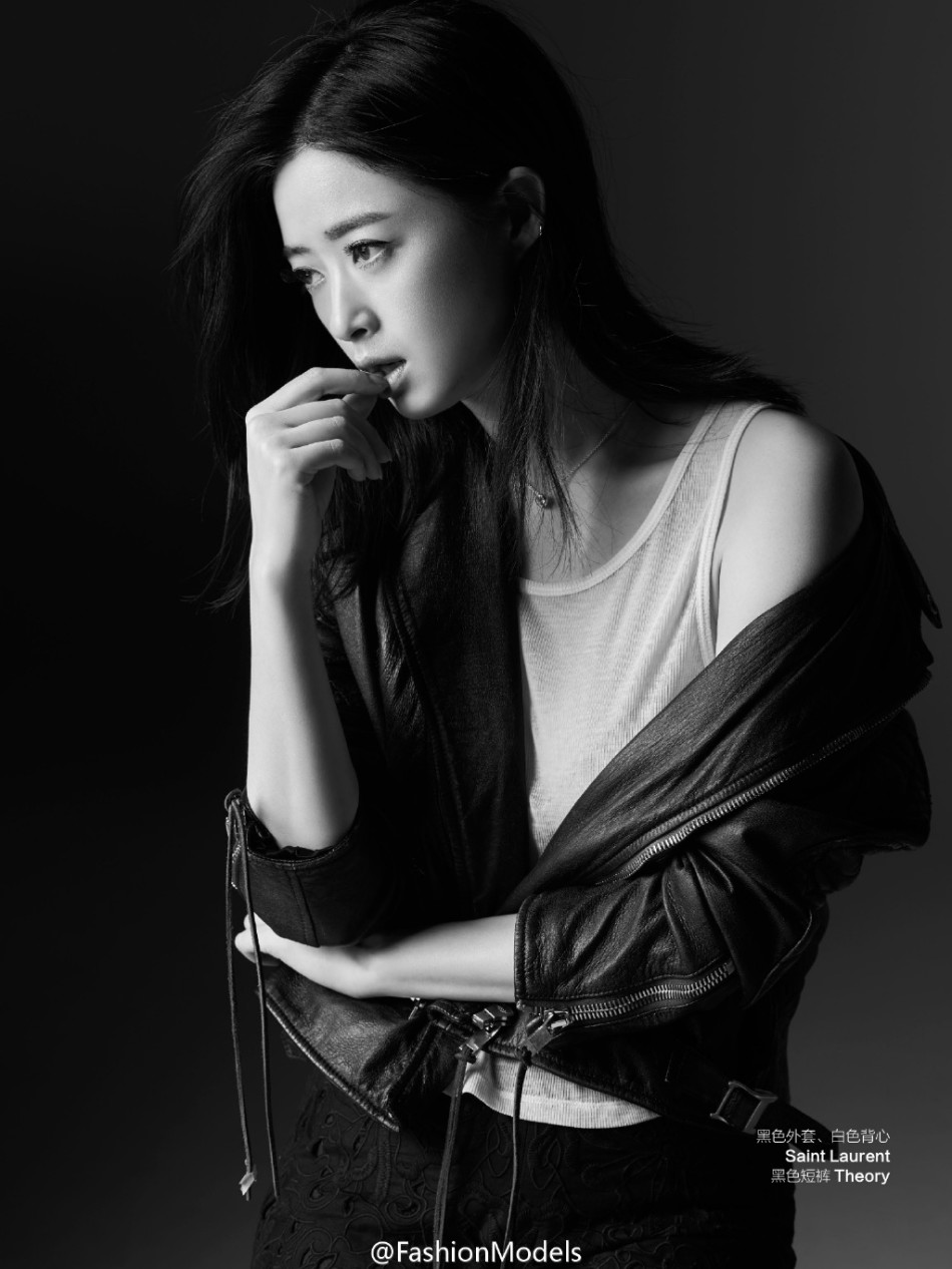 蒋欣罕见大尺度出镜 露美背玉腿性感妖艳