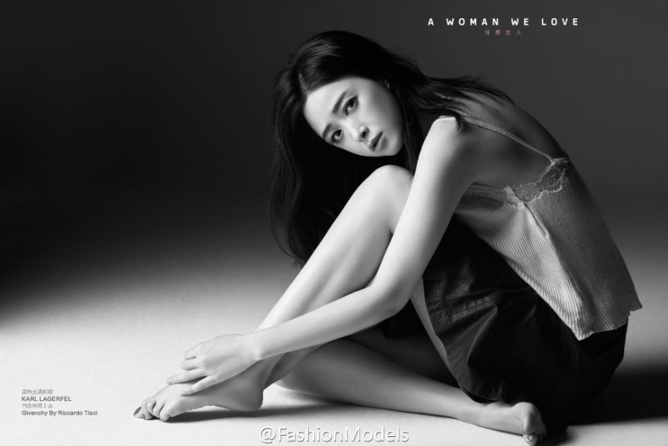 蒋欣罕见大尺度出镜 露美背玉腿性感妖艳