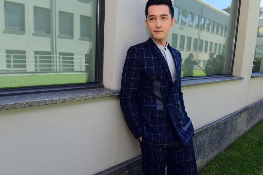 胡歌亮相米兰时装周 风度翩翩帅气逼人