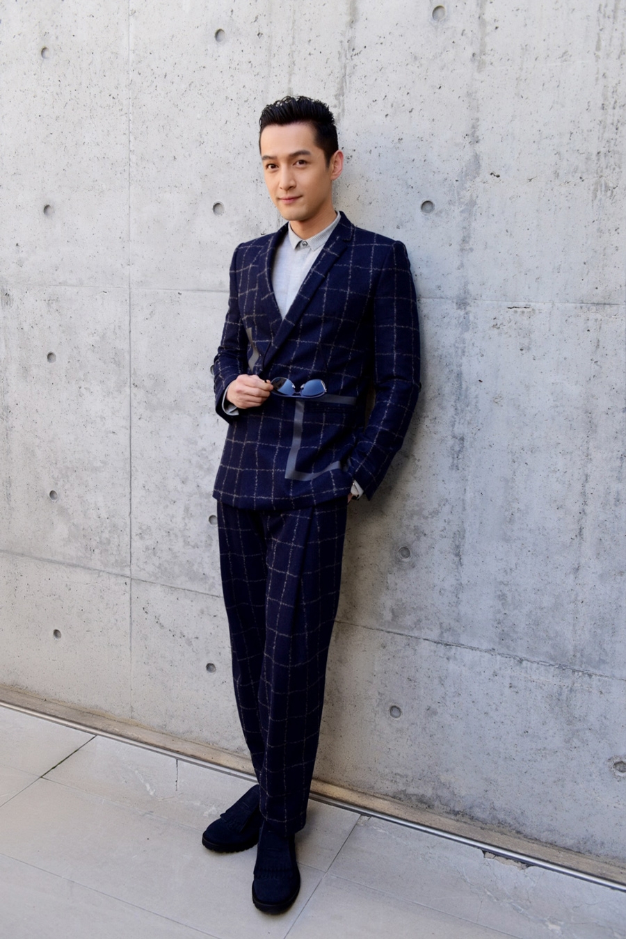 胡歌亮相米兰时装周 风度翩翩帅气逼人