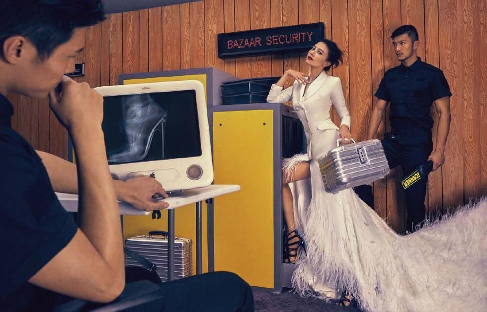 高圆圆复古大片任性秀美背