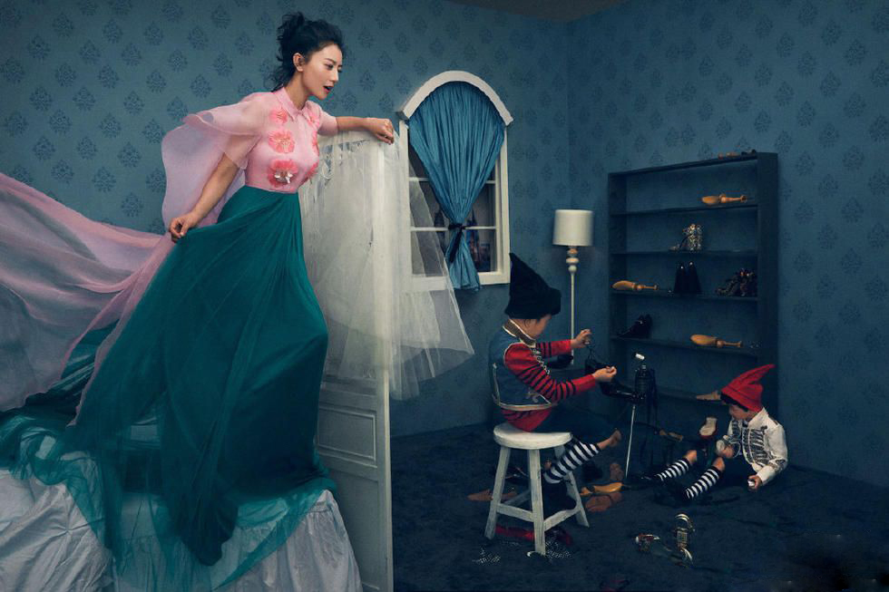 高圆圆复古大片任性秀美背