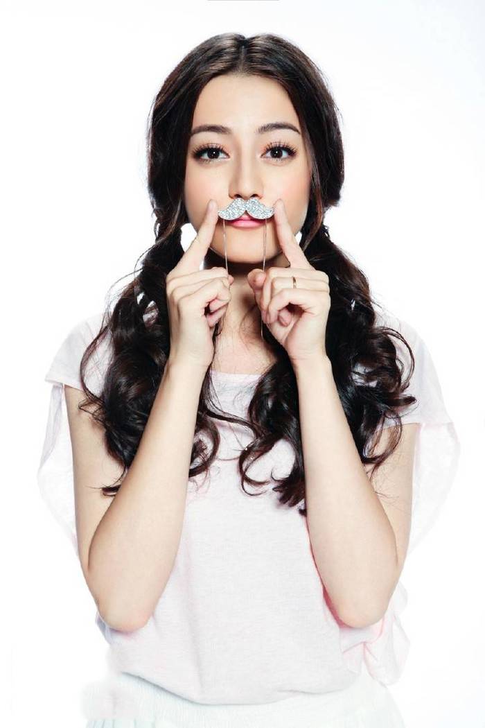 内地新星迪丽热巴唯美写真 百变性感魅力迷人