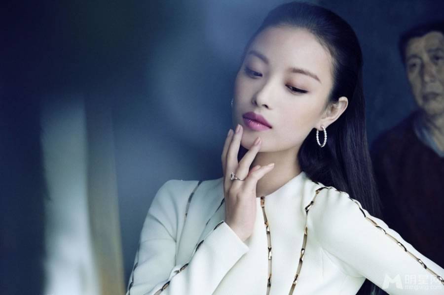 倪妮冷艳高贵个人写真 精致妆容气质优雅