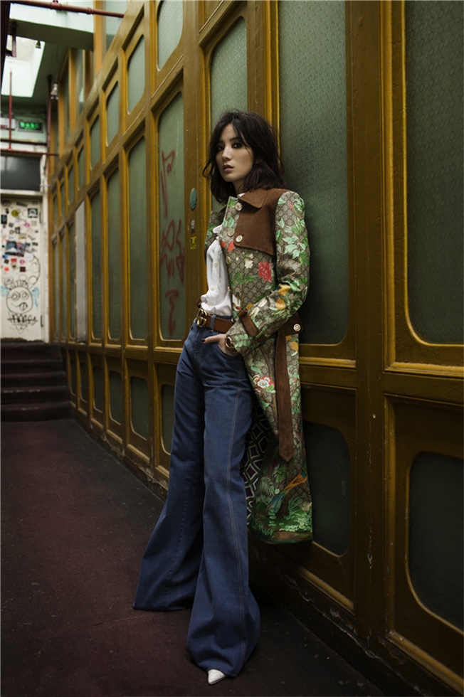 宋佳封面写真 彰显复古摩登摇滚范