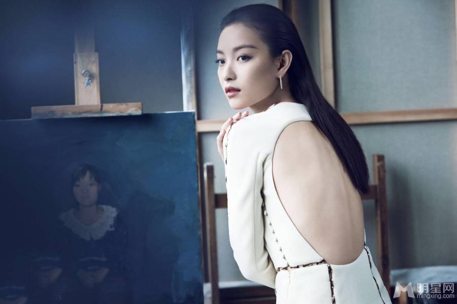 倪妮冷艳高贵个人写真 精致妆容气质优雅