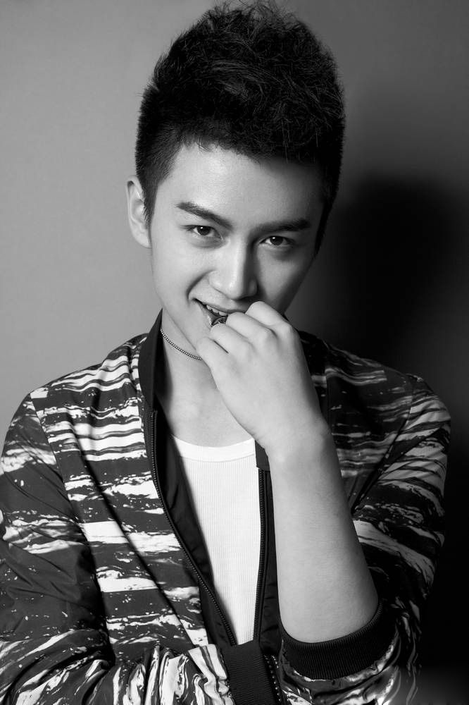 内地男明星陈晓展现阳刚本色写真