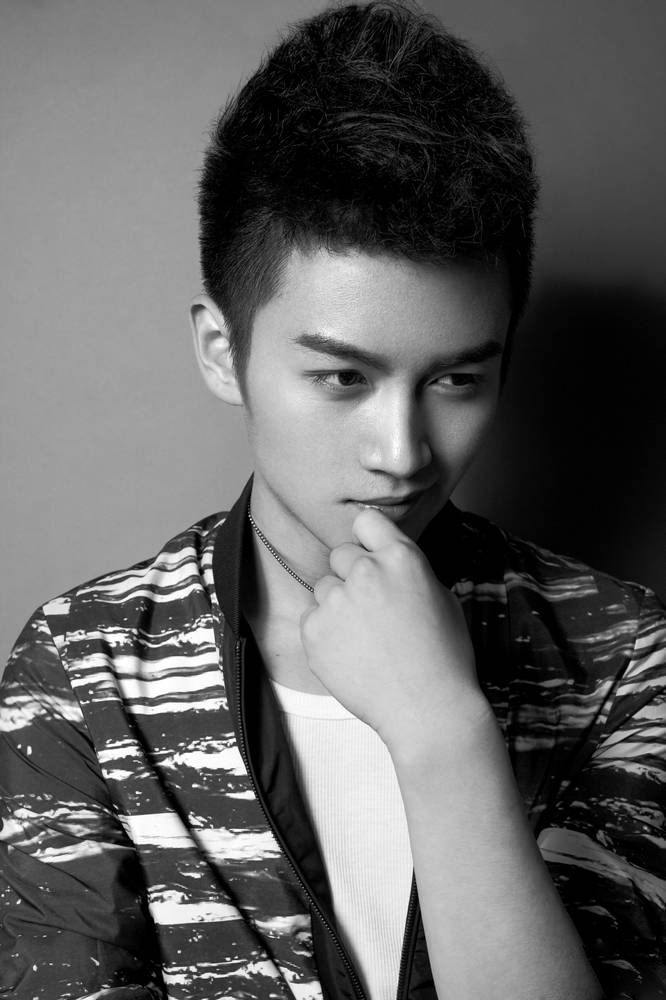 内地男明星陈晓展现阳刚本色写真